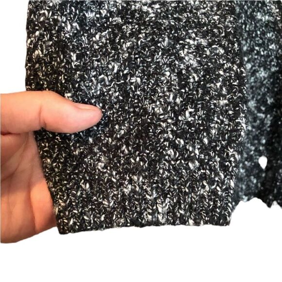 L.l.‎ Bean black & white knit sweater. Size small - Picture 3 of 11